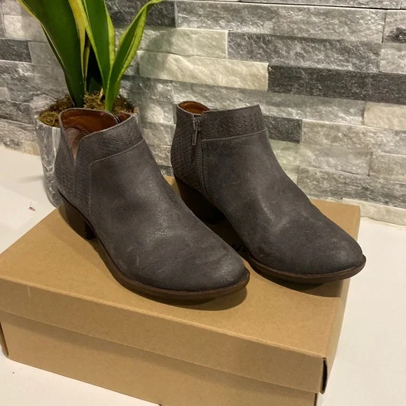 Lucky brand booties size 6.5 - Picture 1 of 5
